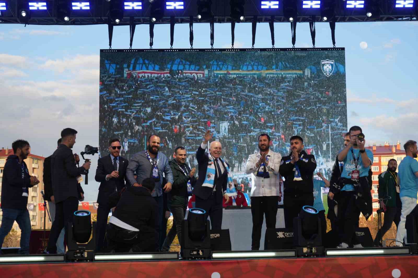 Erzurumspor FK şampiyonluk kupasını aldı
