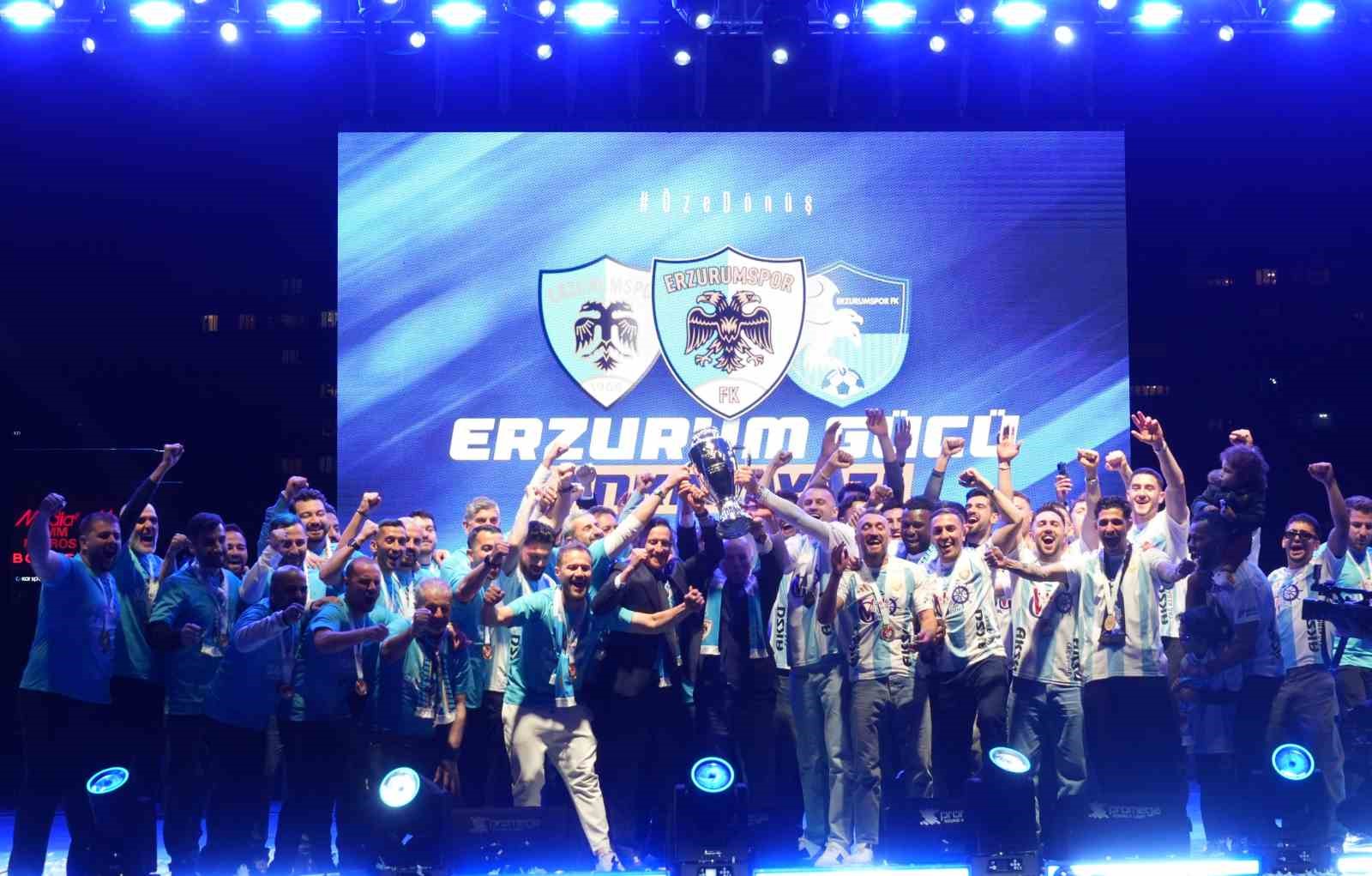 Erzurumspor FK şampiyonluk kupasını aldı
