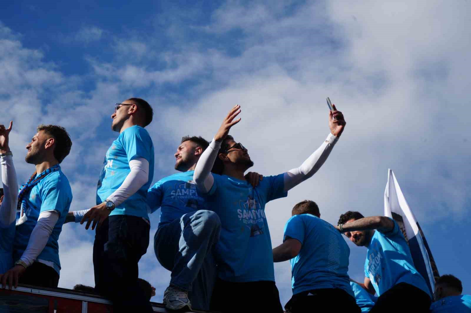 Erzurumspor FK’dan şampiyonluk turu
