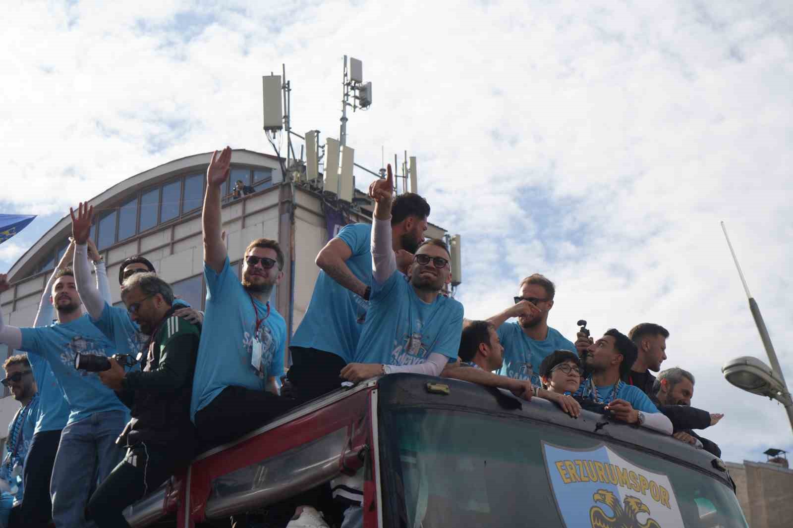 Erzurumspor FK’dan şampiyonluk turu
