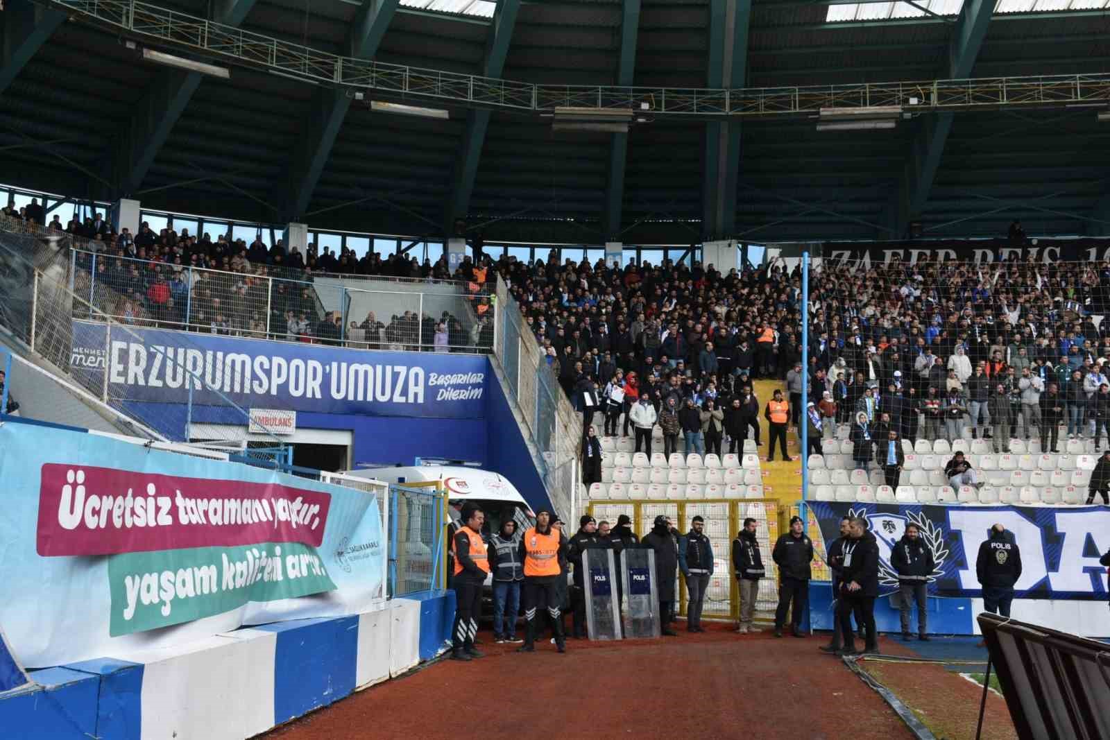 Erzurumspor tribünlerinden anlamlı mesaj: "Ücretsiz taramanı yaptır, yaşam kaliteni artır"
