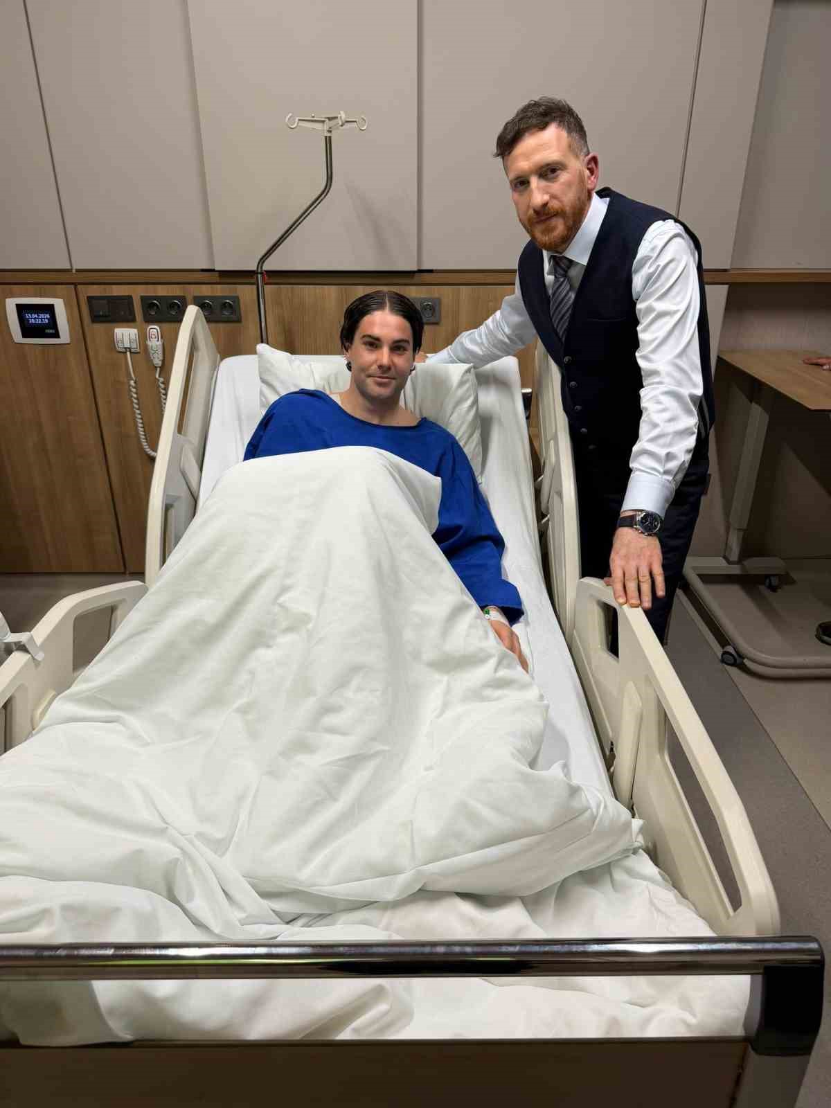 Erzurumspor’da Orbanic’e moral ziyareti, Yakup Kırtay’a 100. maç tebriği
Erzurumspor’da Orbanic’e moral ziyareti, Yakup Kırtay’a 100. maç tebriği