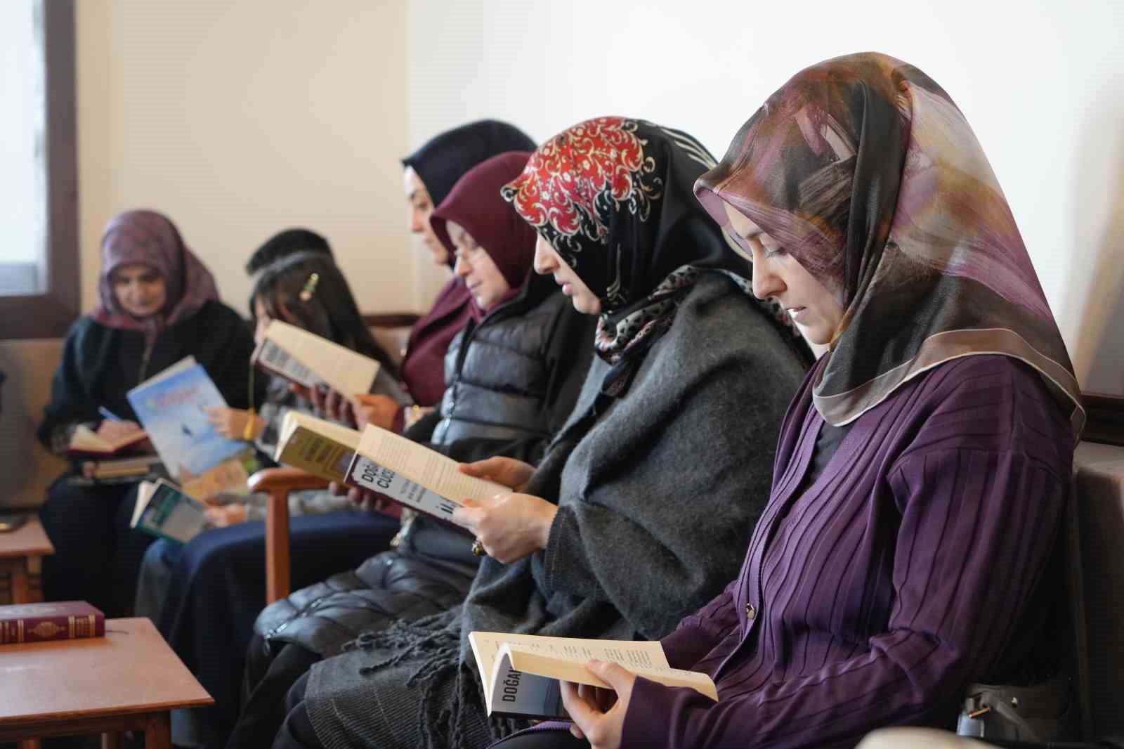 Erzurum’un kitap kurdu ev hanımları: Martin Eden’i de okuyorlar İlber Ortaylı’yı da
