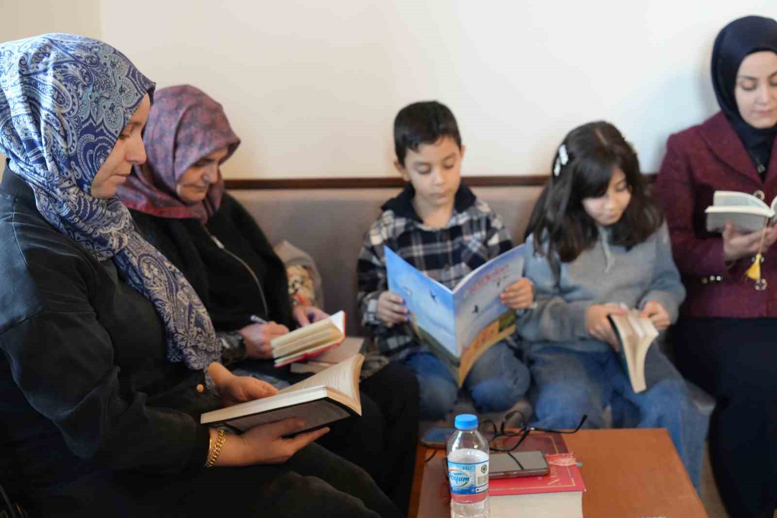 Erzurum’un kitap kurdu ev hanımları: Martin Eden’i de okuyorlar İlber Ortaylı’yı da
