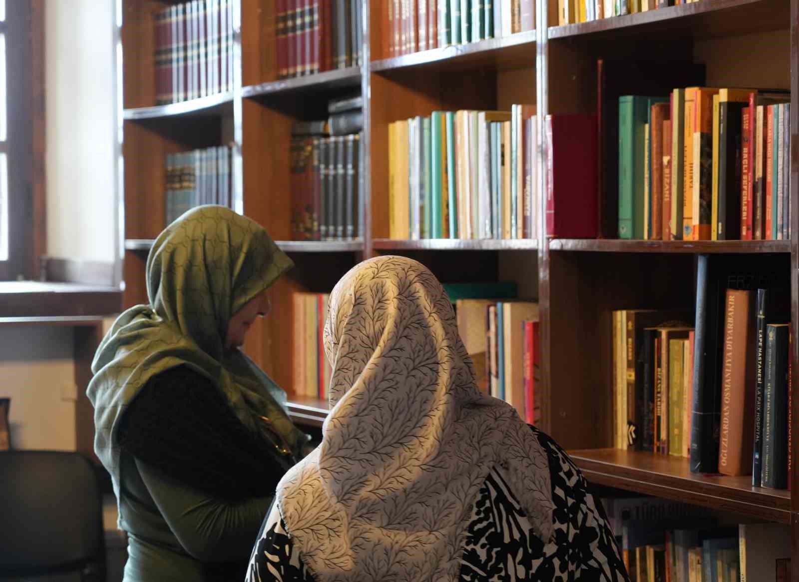 Erzurum’un kitap kurdu ev hanımları: Martin Eden’i de okuyorlar İlber Ortaylı’yı da
