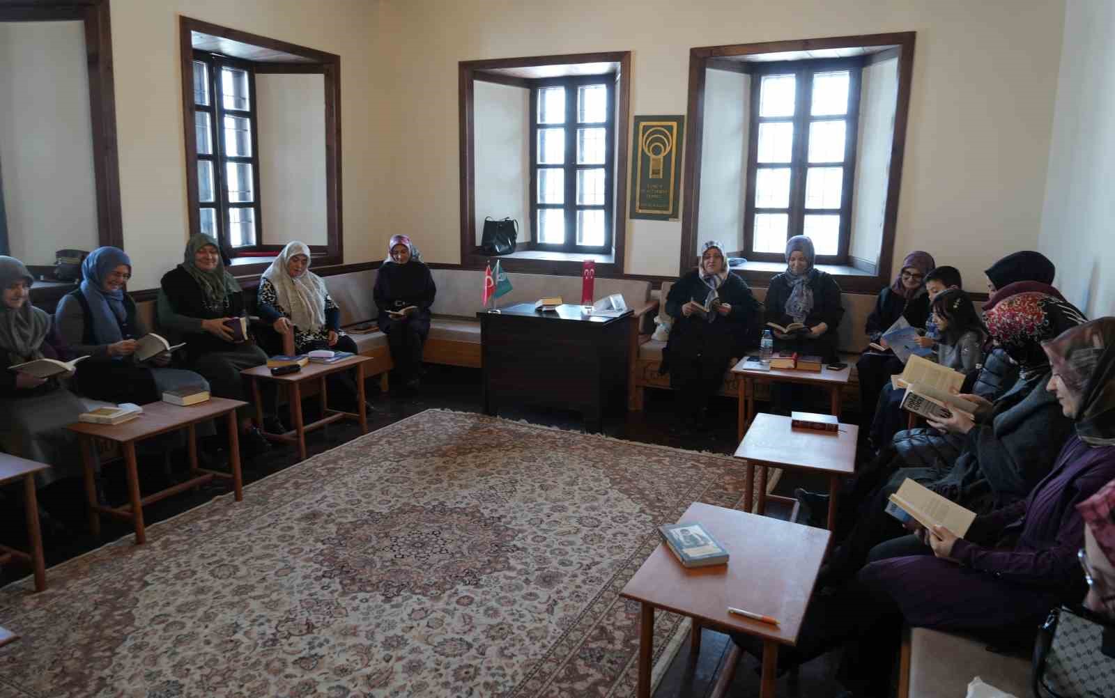 Erzurum’un kitap kurdu ev hanımları: Martin Eden’i de okuyorlar İlber Ortaylı’yı da
