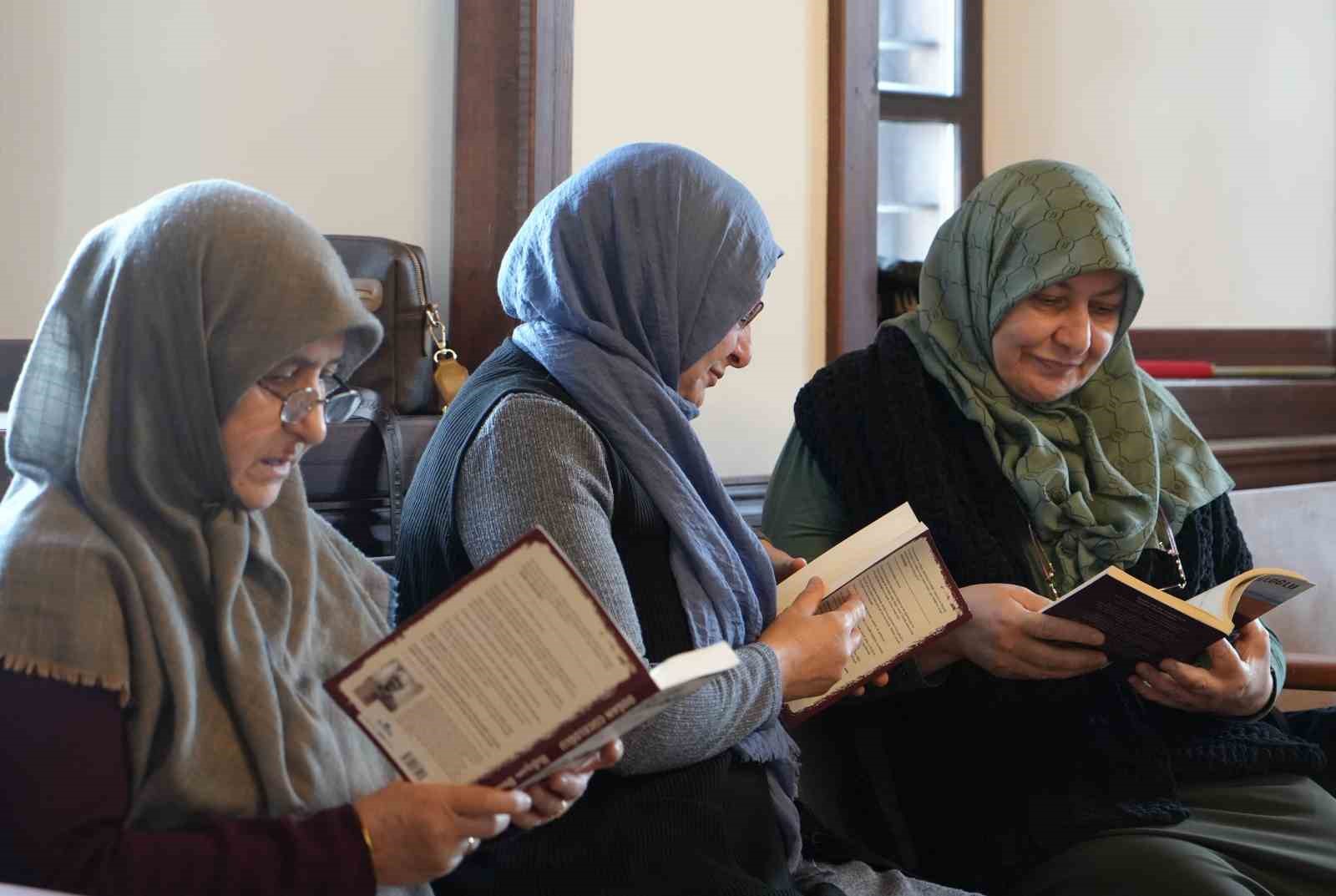 Erzurum’un kitap kurdu ev hanımları: Martin Eden’i de okuyorlar İlber Ortaylı’yı da
