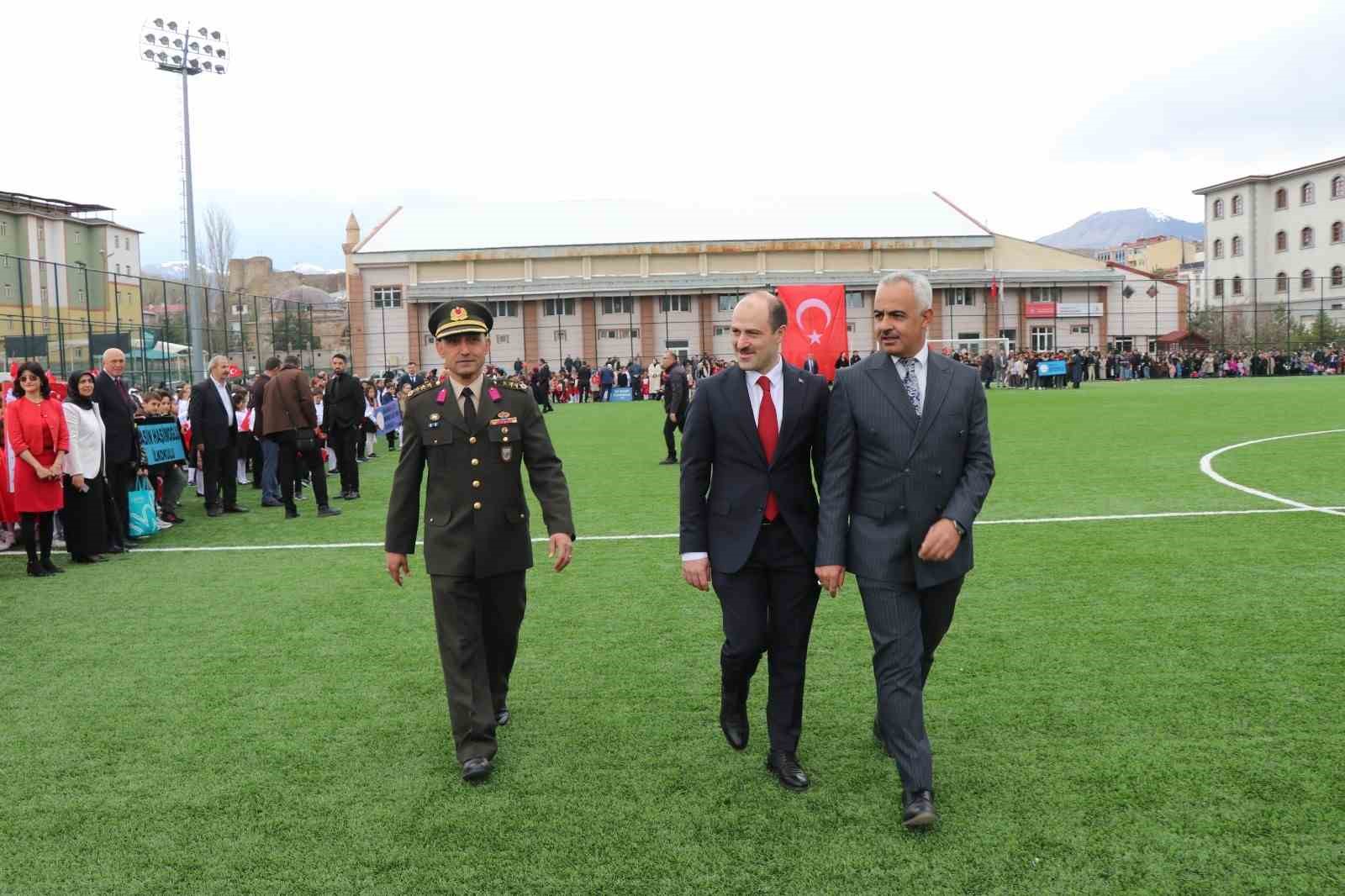 Erzurum’un Oltu ilçesinde 23 Nisan coşkusu
