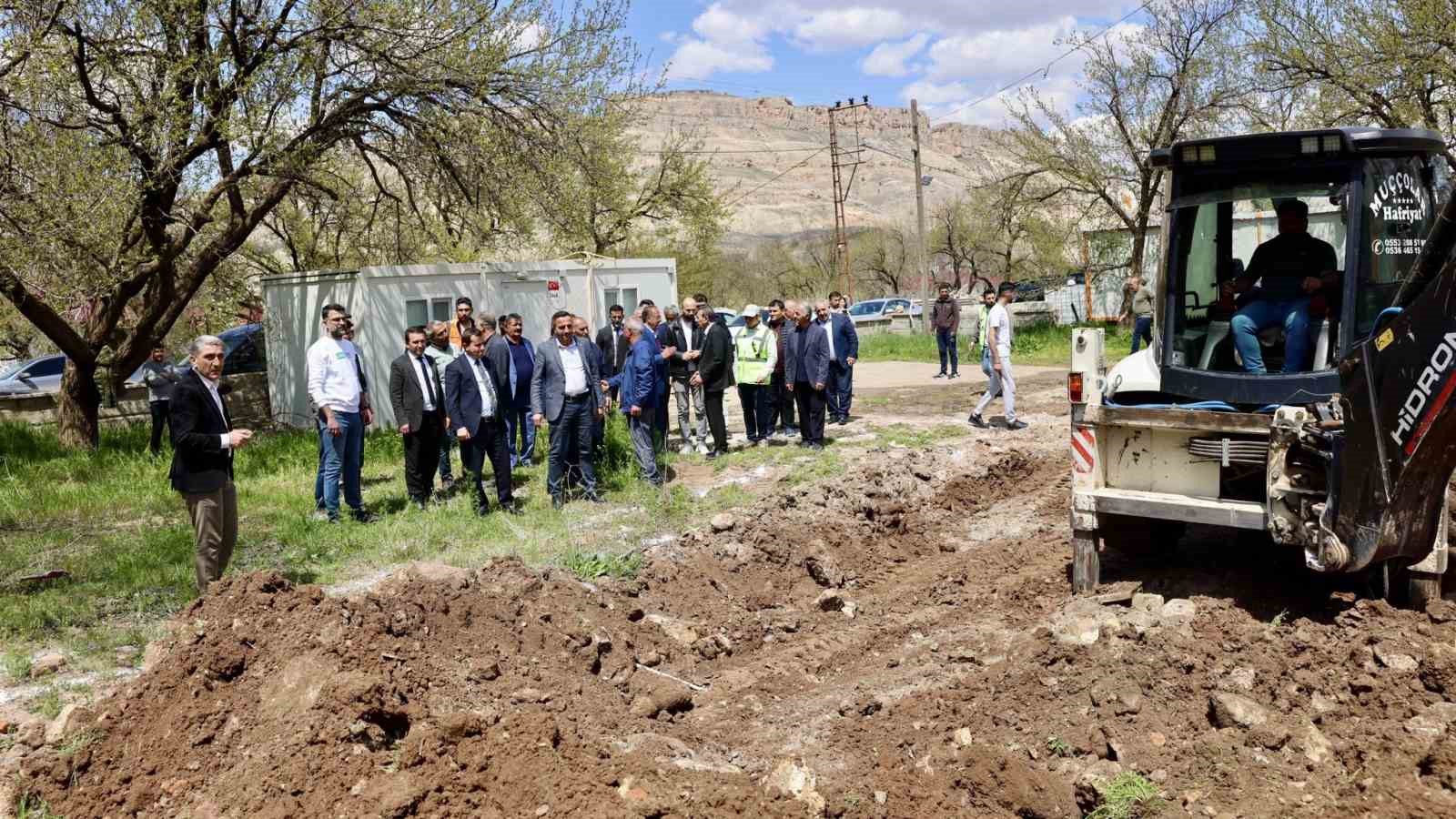 Esenbey’de 45 mahalleye hizmet verecek sağlık ocağında ilk kazma vuruldu
