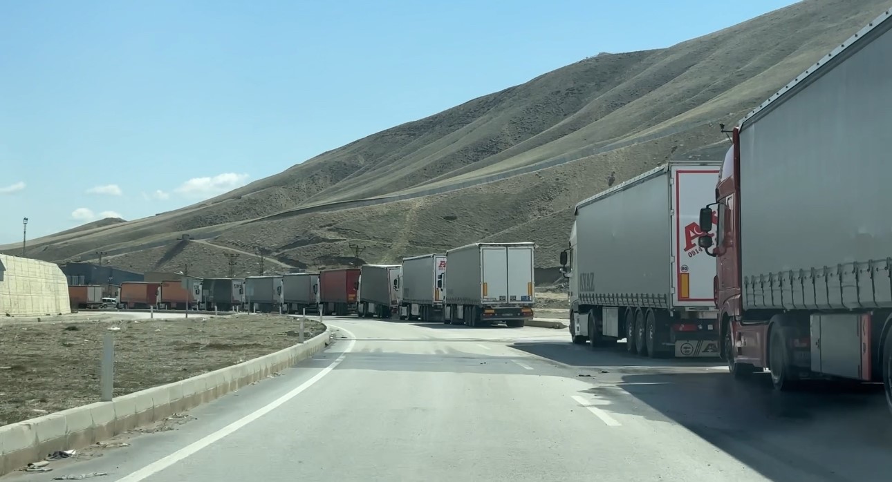 Esendere Sınır Kapısı’nda "güvenli geçiş" mesaisi sürüyor
