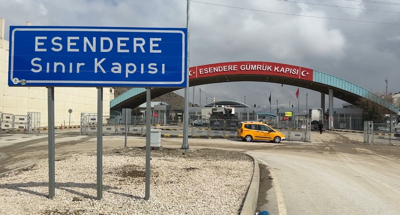Esendere Sınır Kapısı’nda sessiz bekleyiş sürüyor
