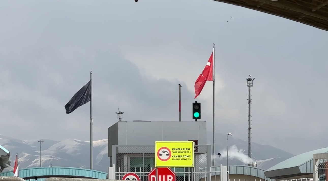 Esendere Sınır Kapısı’nda sessiz bekleyiş sürüyor
