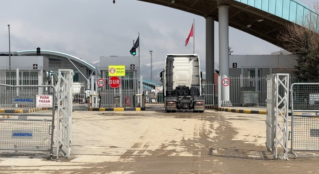 Esendere Sınır Kapısı’nda sessiz bekleyiş sürüyor
