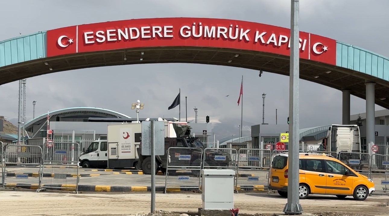 Esendere Sınır Kapısı’nda sessiz bekleyiş sürüyor
