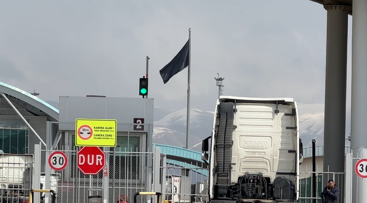 Esendere Sınır Kapısı’nda sessiz bekleyiş sürüyor
