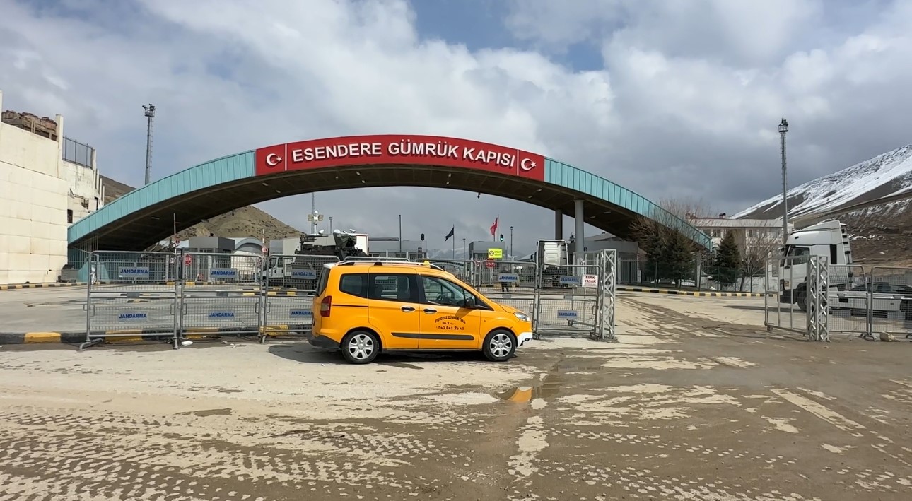 Esendere Sınır Kapısı’nda sessiz bekleyiş sürüyor
