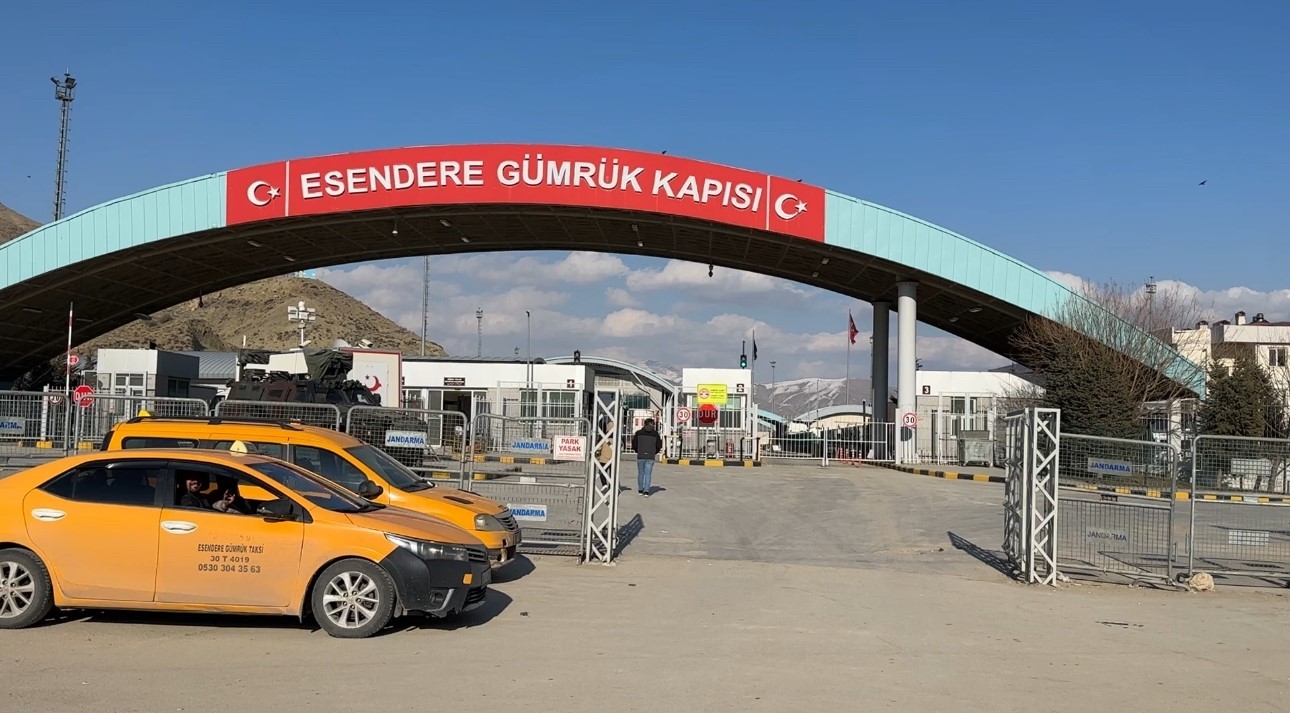 Esendere Sınır Kapısı’nda sessiz bekleyiş
