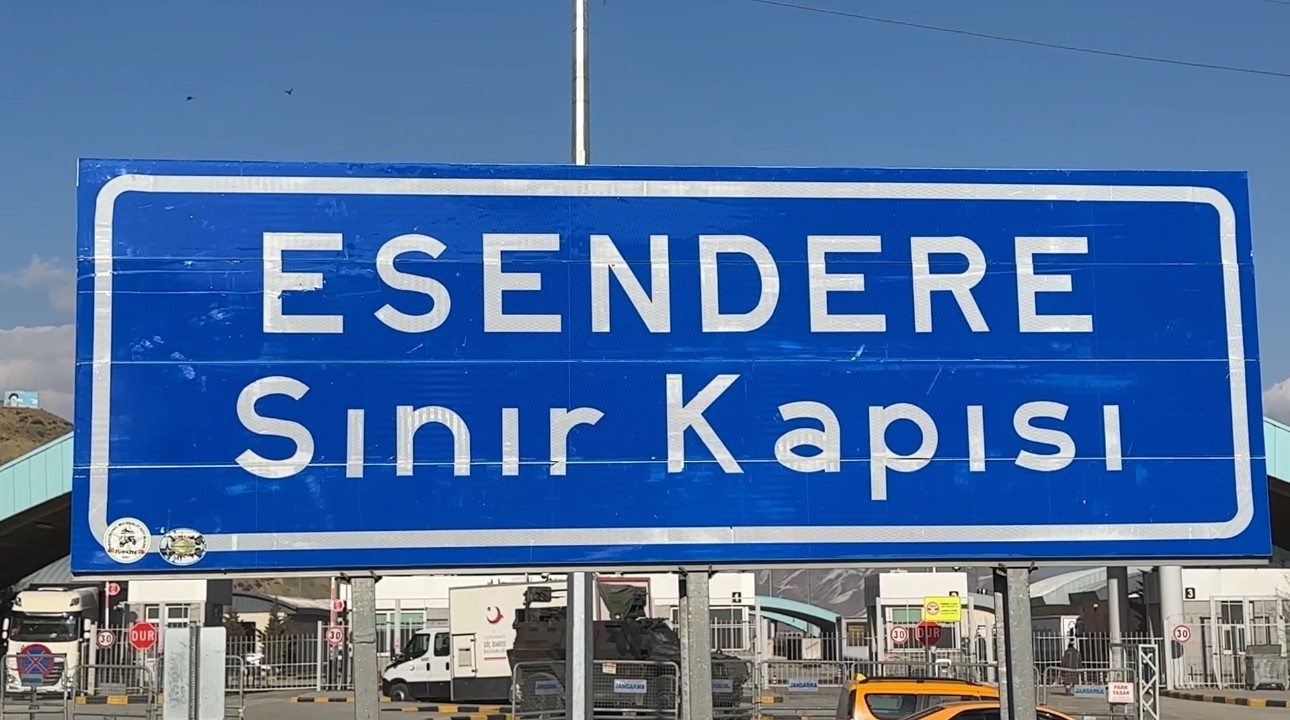 Esendere Sınır Kapısı’nda sessiz bekleyiş
