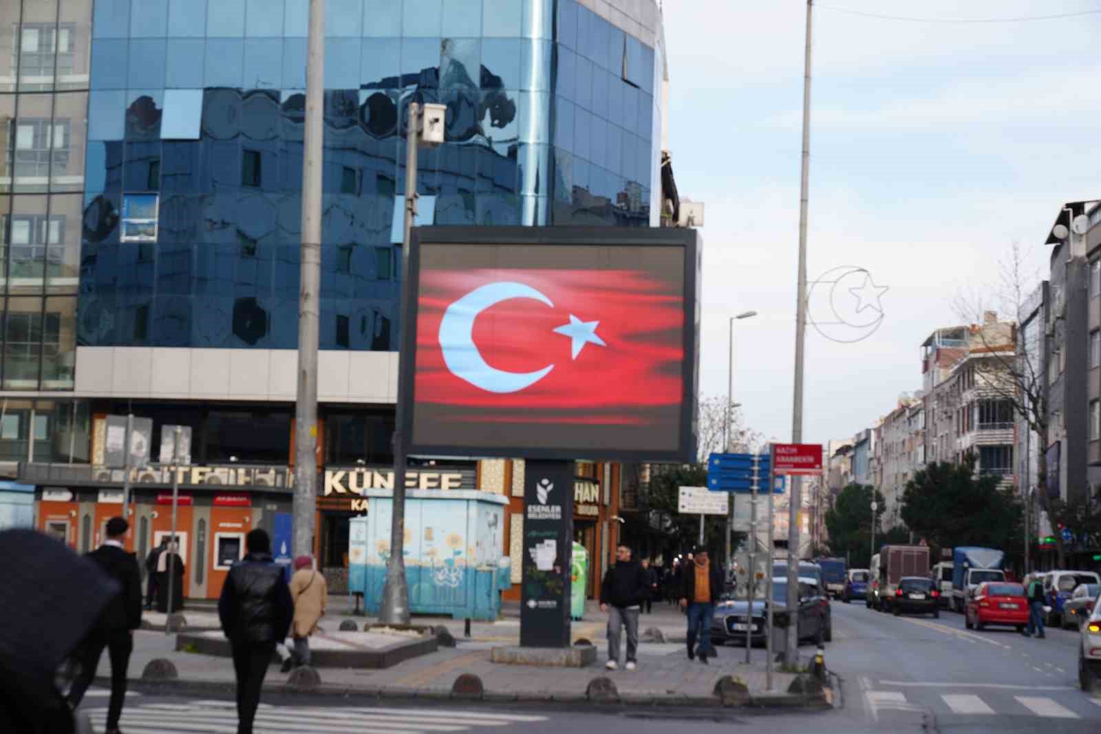 Esenler ay yıldızlı bayrağa büründü
