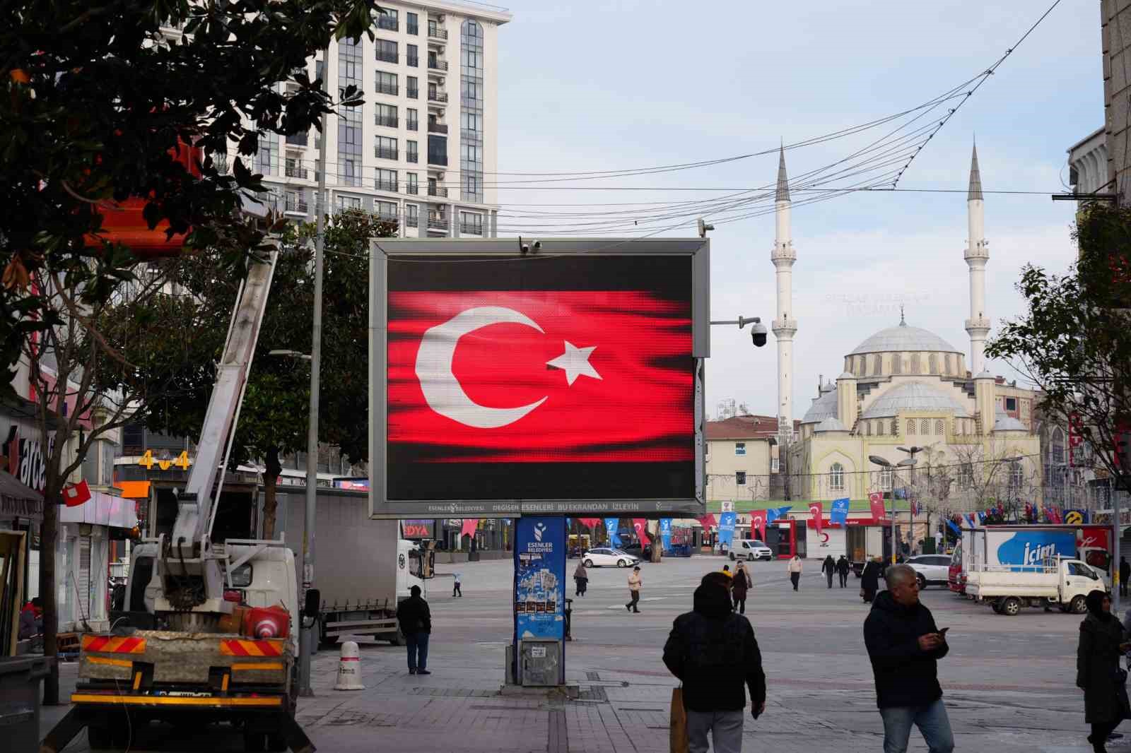 Esenler ay yıldızlı bayrağa büründü
