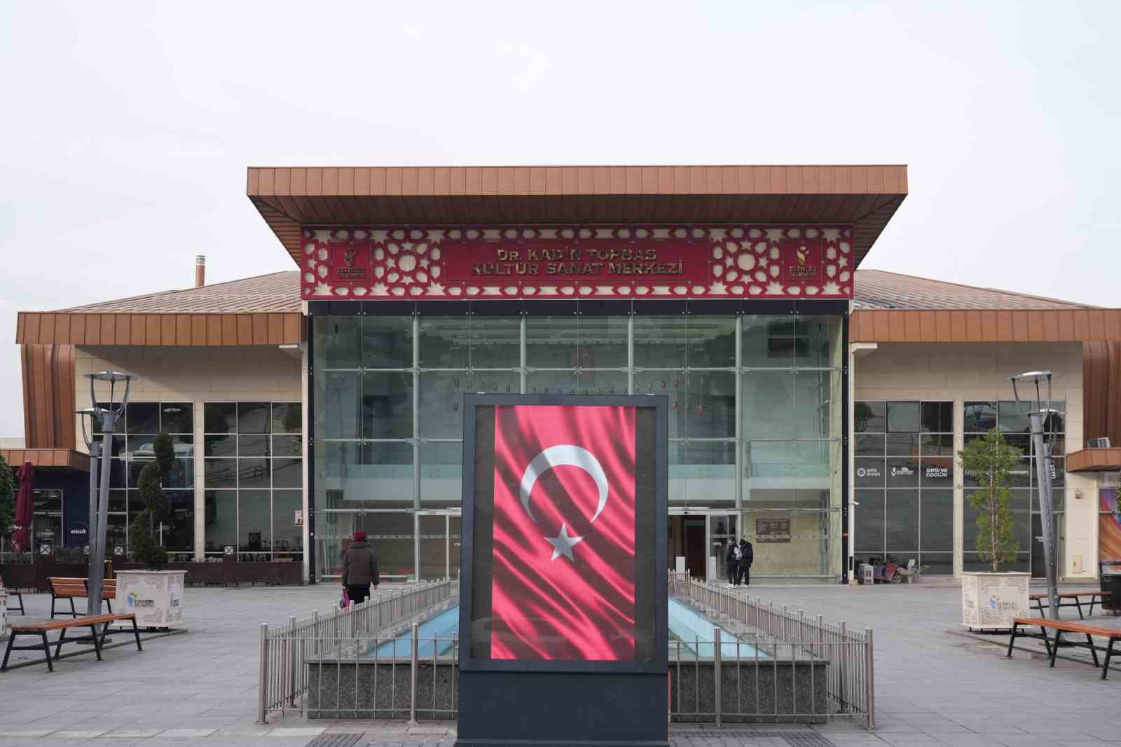 Esenler ay yıldızlı bayrağa büründü
