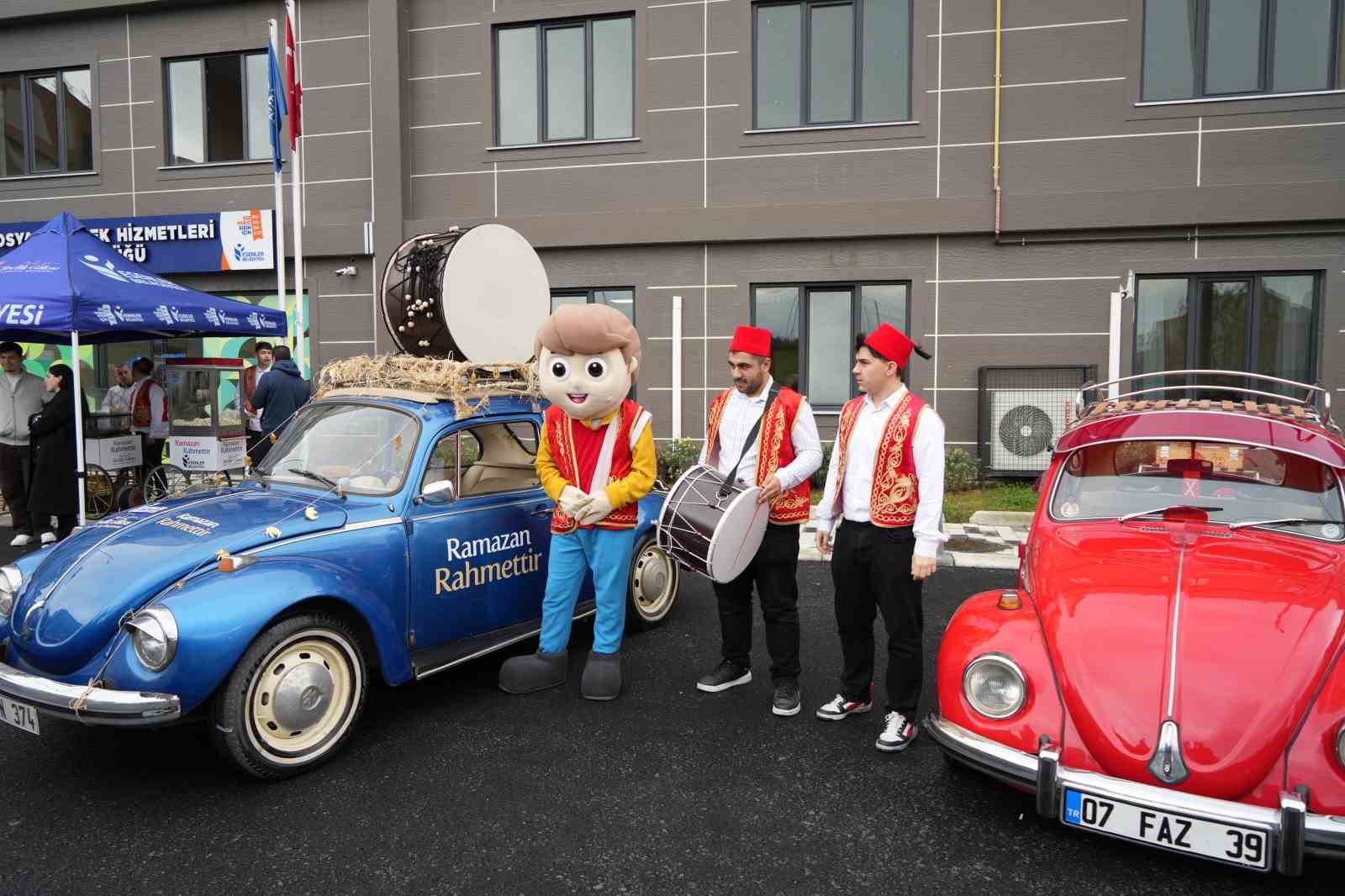 Esenler Belediye Başkanı Mehmet Tevfik Göksu’ya ilahi sürprizi
Esenler Belediye Başkanı Mehmet Tevfik Göksu’ya ilahi sürprizi
