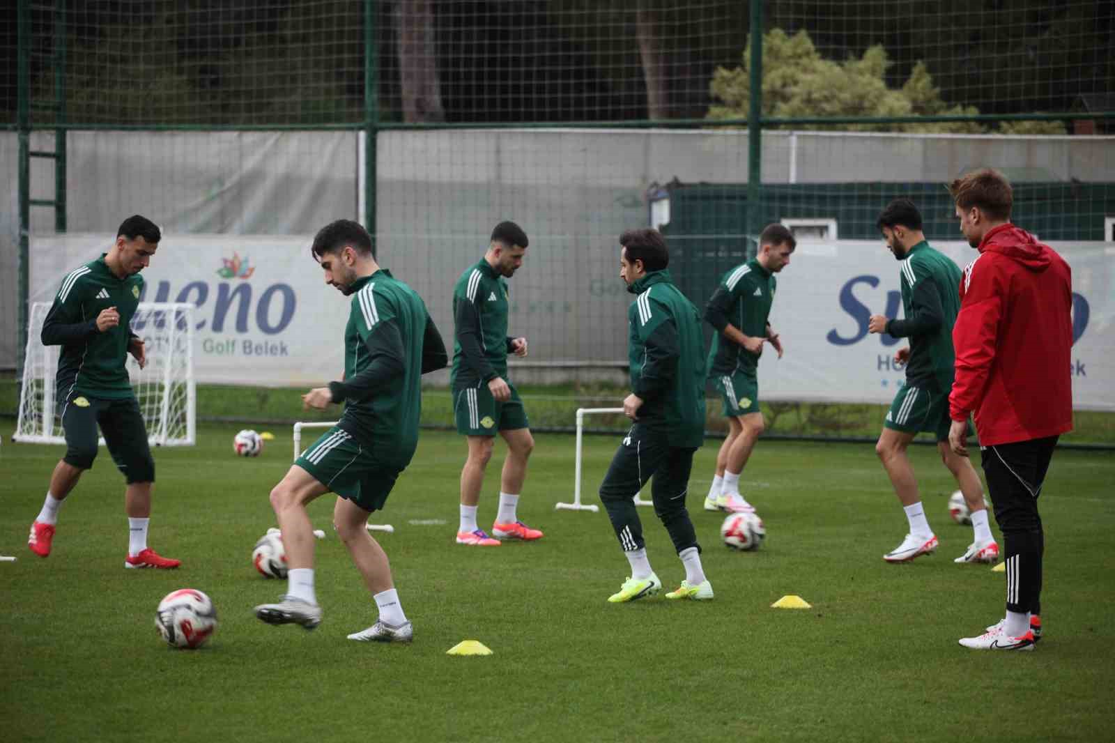 Esenler Erokspor, Antalya’daki devre arası çalışmalarını tamamladı
