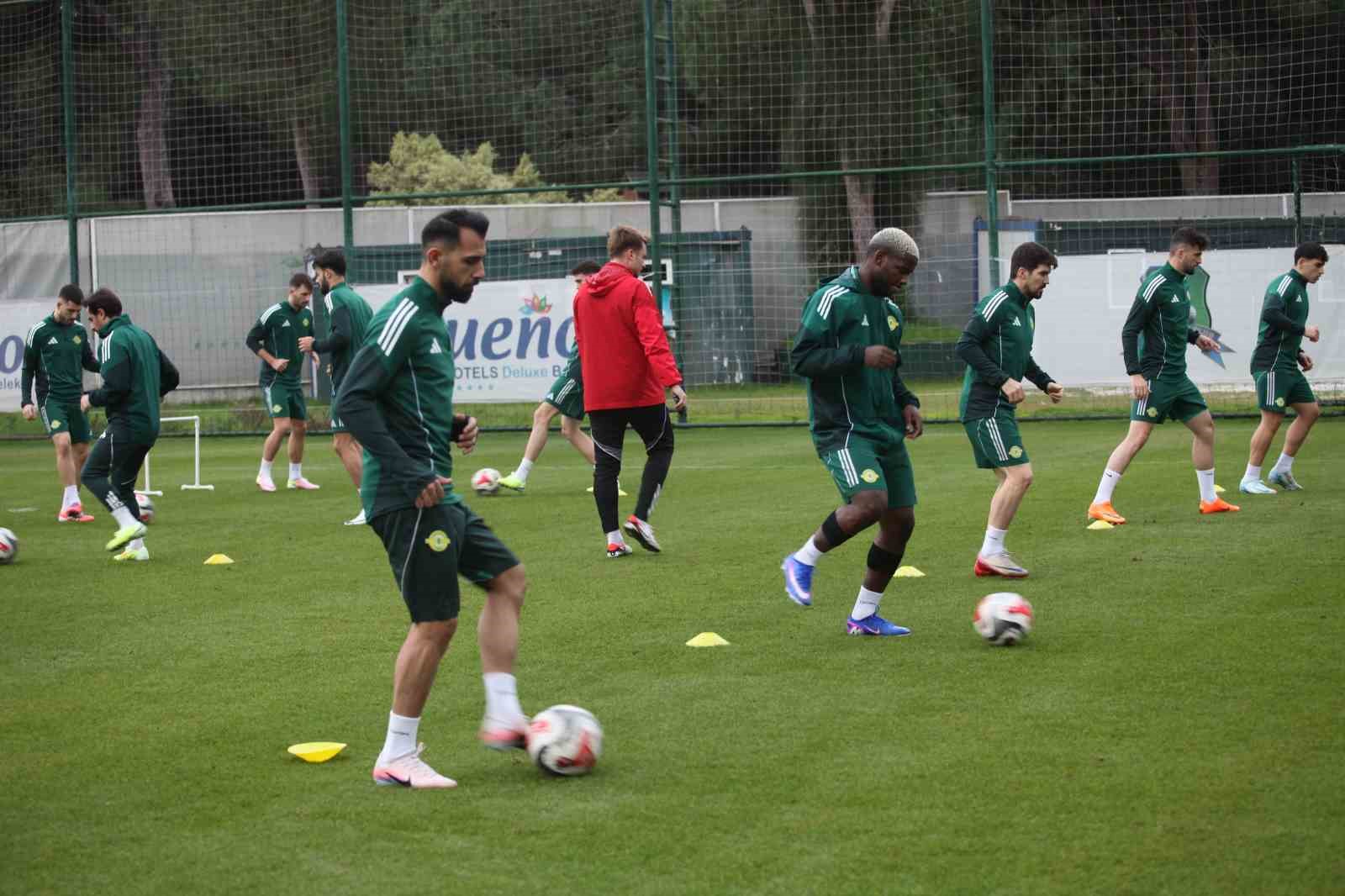 Esenler Erokspor, Antalya’daki devre arası çalışmalarını tamamladı
