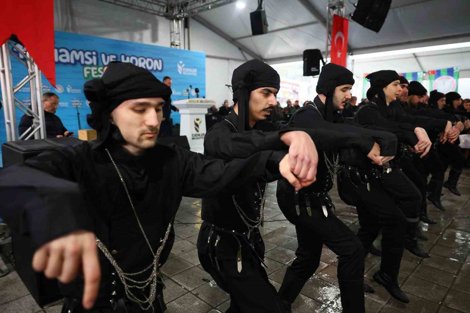 Esenler’de 11. Hamsi ve Horon Festivali: 5 ton balık ve helva dağıtıldı
