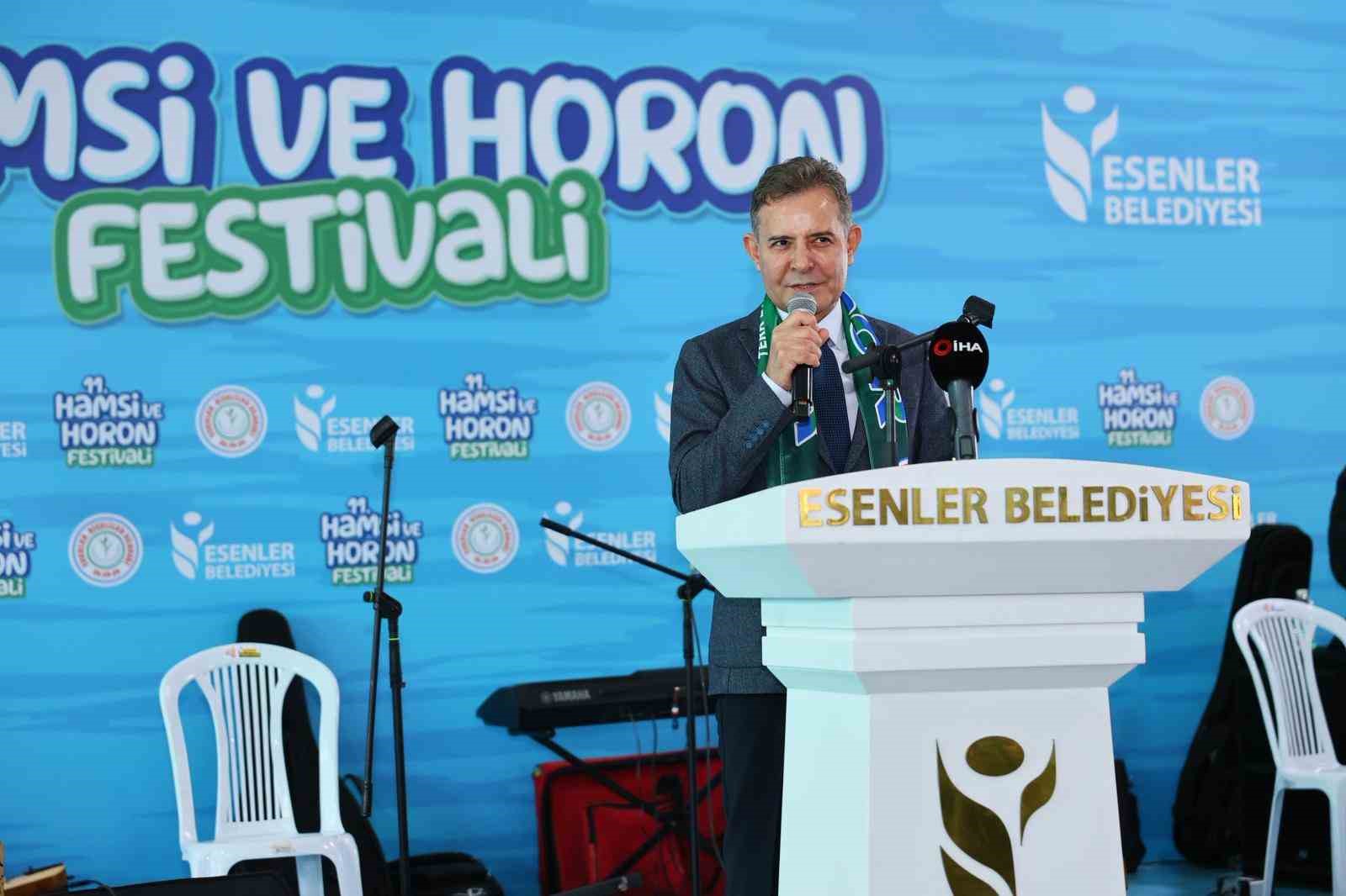 Esenler’de 11. Hamsi ve Horon Festivali: 5 ton balık ve helva dağıtıldı
