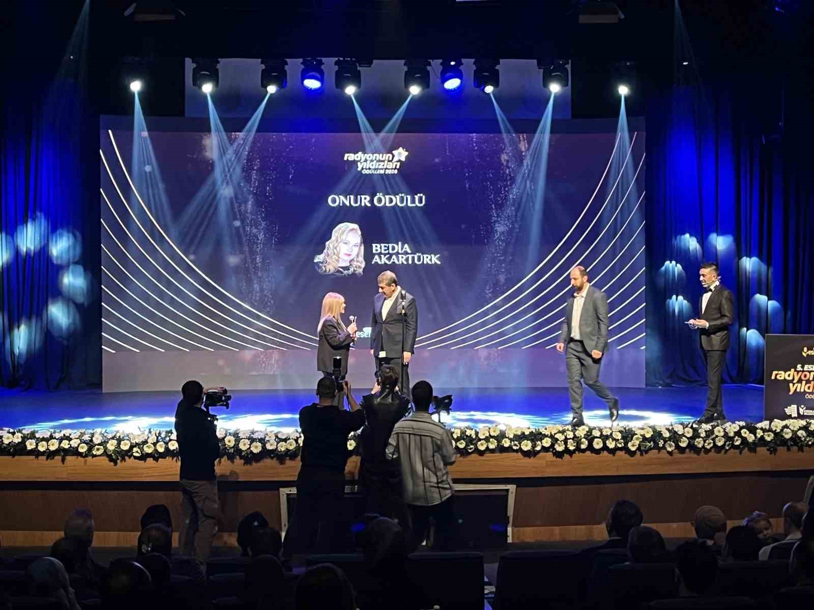 Esenler’de "5. Radyonun Yıldızları" ödülleri sahiplerini buldu
