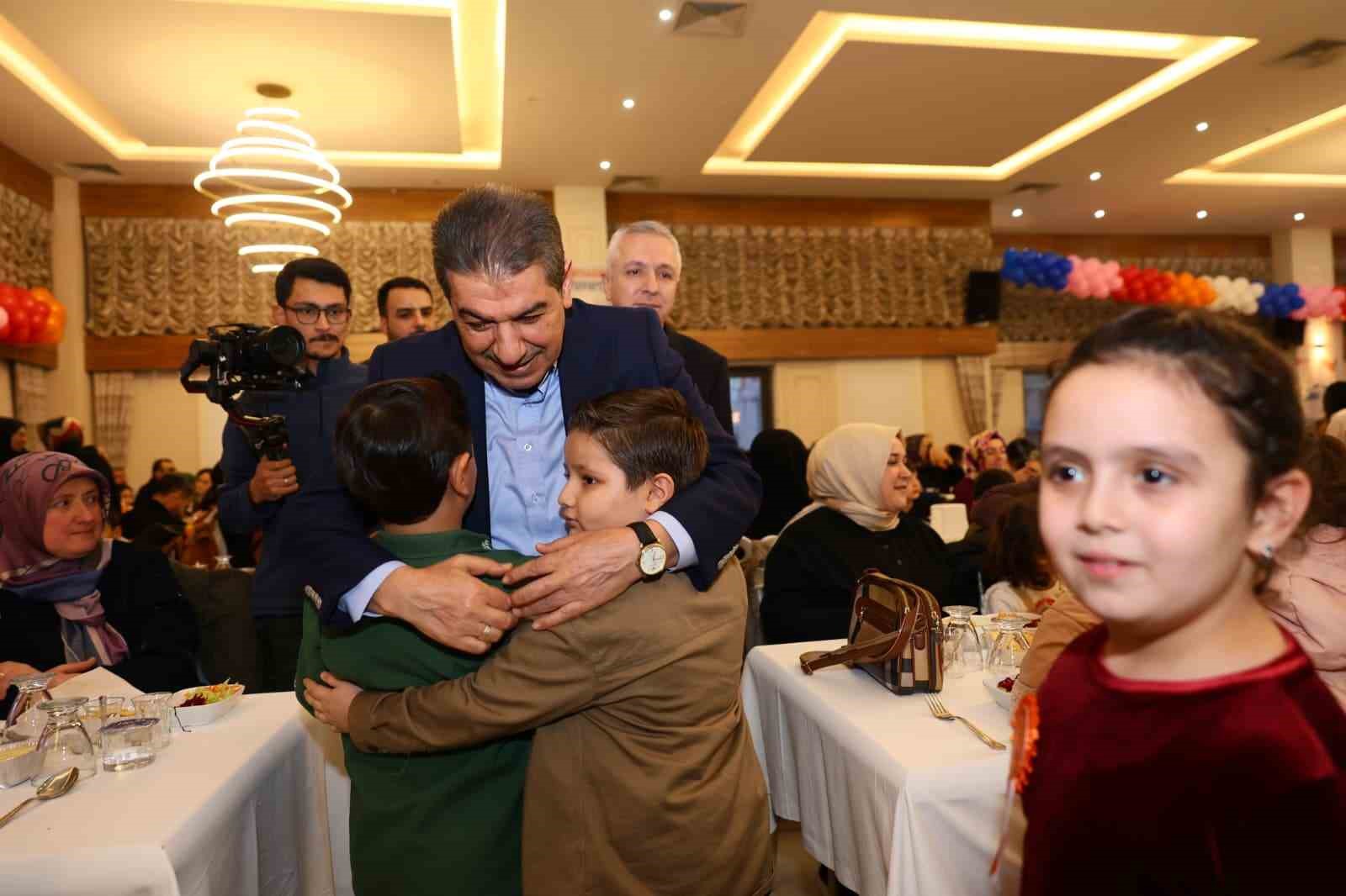 Esenler’de, 500 çocuk ilk oruç heyecanını aynı sofrada paylaştı
