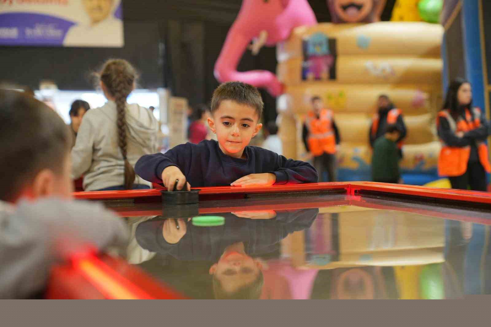 Esenler’de çocuklar bayram coşkusunu yaşadı
