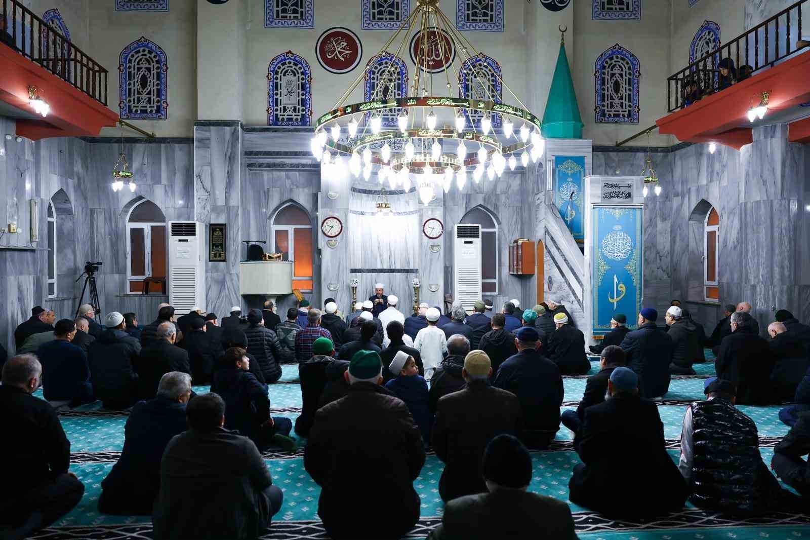 Esenler’de Enderun teravih geleneği yaşatılıyor
