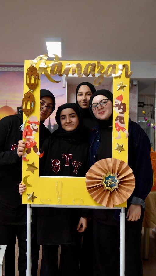 Esenler’de liselerde "Görevimiz Ramazan" projesi gençlerin toplumsal sorumluluk bilincini güçlendiriyor
Esenler’de liselerde "Görevimiz Ramazan" projesi gençlerin toplumsal sorumluluk bilincini güçlendiriyor