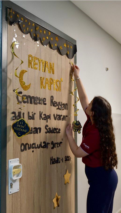 Esenler’de liselerde "Görevimiz Ramazan" projesi gençlerin toplumsal sorumluluk bilincini güçlendiriyor
Esenler’de liselerde "Görevimiz Ramazan" projesi gençlerin toplumsal sorumluluk bilincini güçlendiriyor