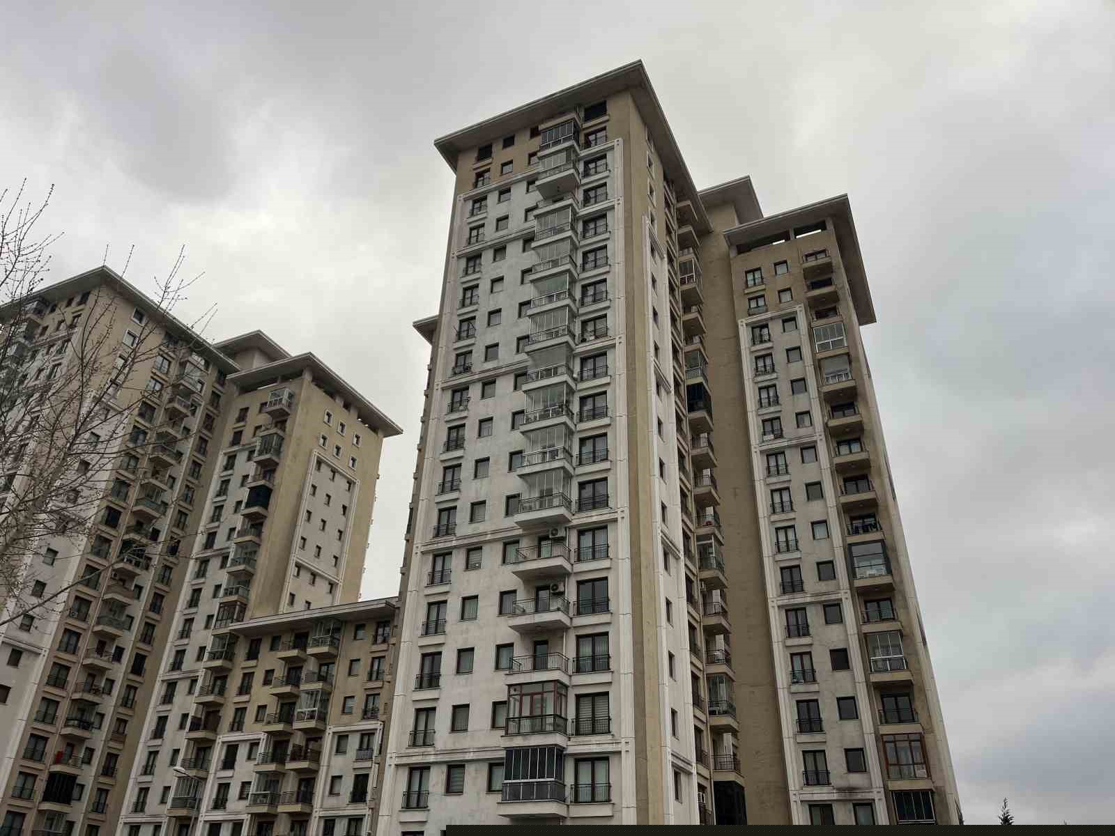 Esenler’de sitedeki silahlı kavgada 19 yaşındaki genç hayatını kaybetti
