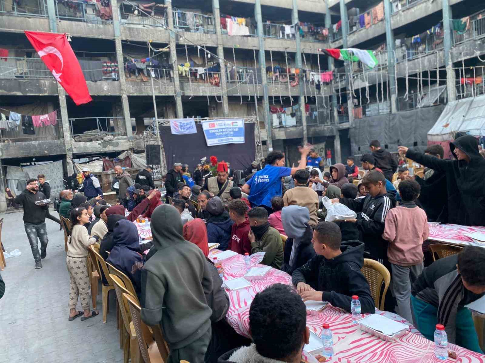 Esenler’den Gazze’ye 10 bin kişilik iftar sofrası
