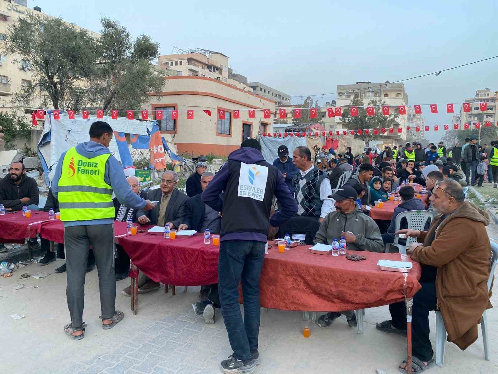 Esenler’den Gazze’ye 10 bin kişilik iftar sofrası
