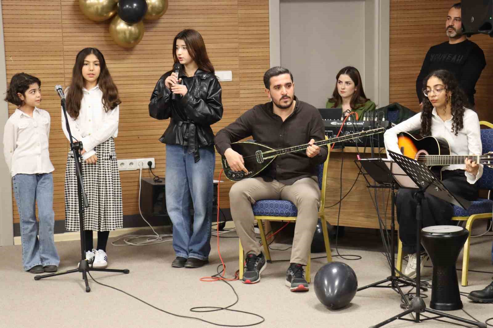 Esentepe Gençlik Merkezinde ara tatil konseri
