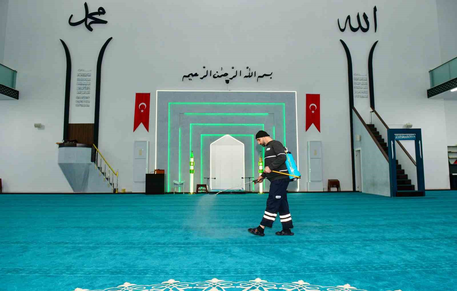 Esenyurt bayrama hazır: İlçe genelinde kapsamlı temizlik seferberliği
