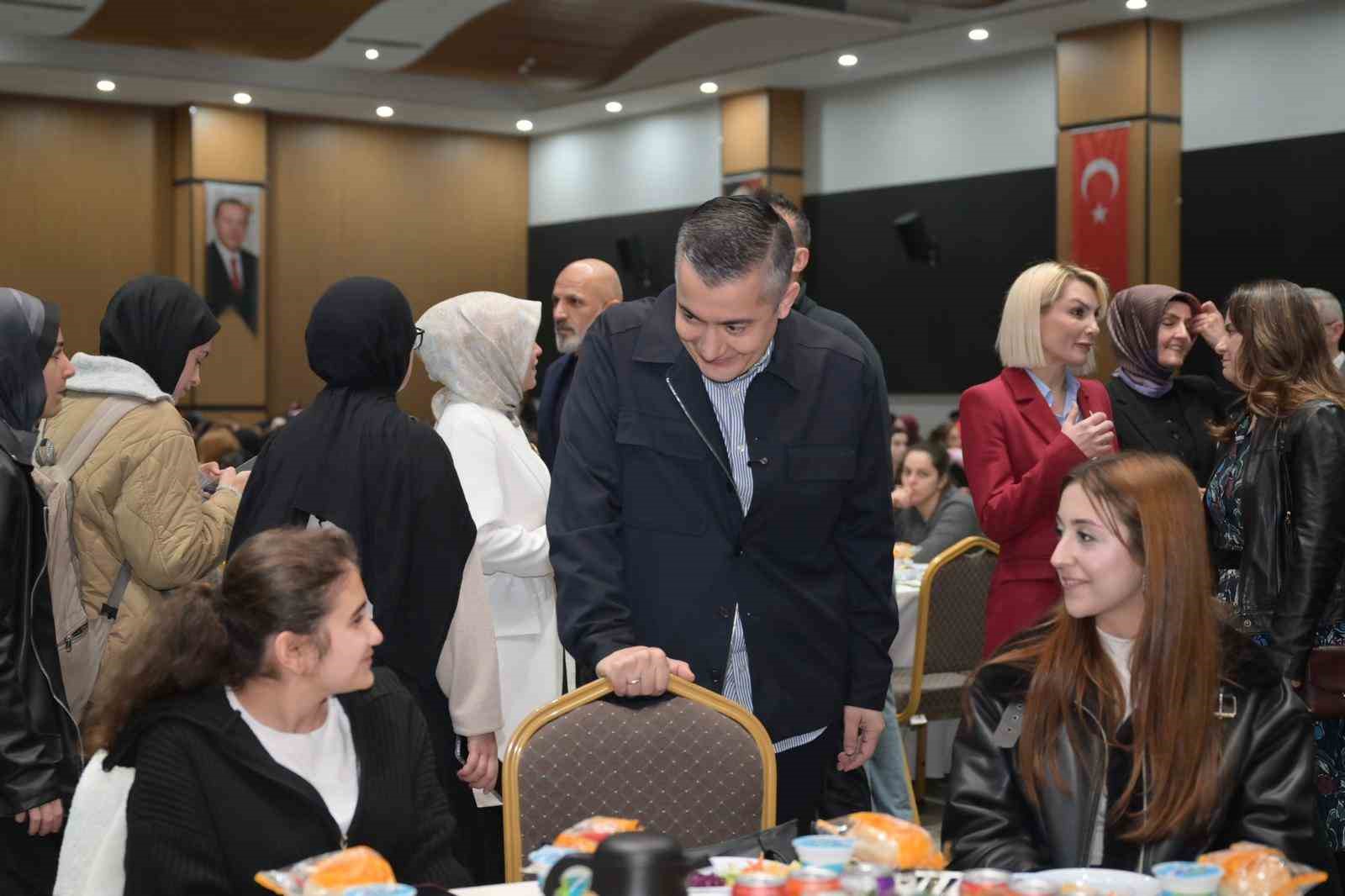 Esenyurt Belediye Başkan Vekili Aksoy’dan gençlere yönelik yatırım atağı
Esenyurt Belediye Başkan Vekili Aksoy’dan gençlere yönelik yatırım atağı