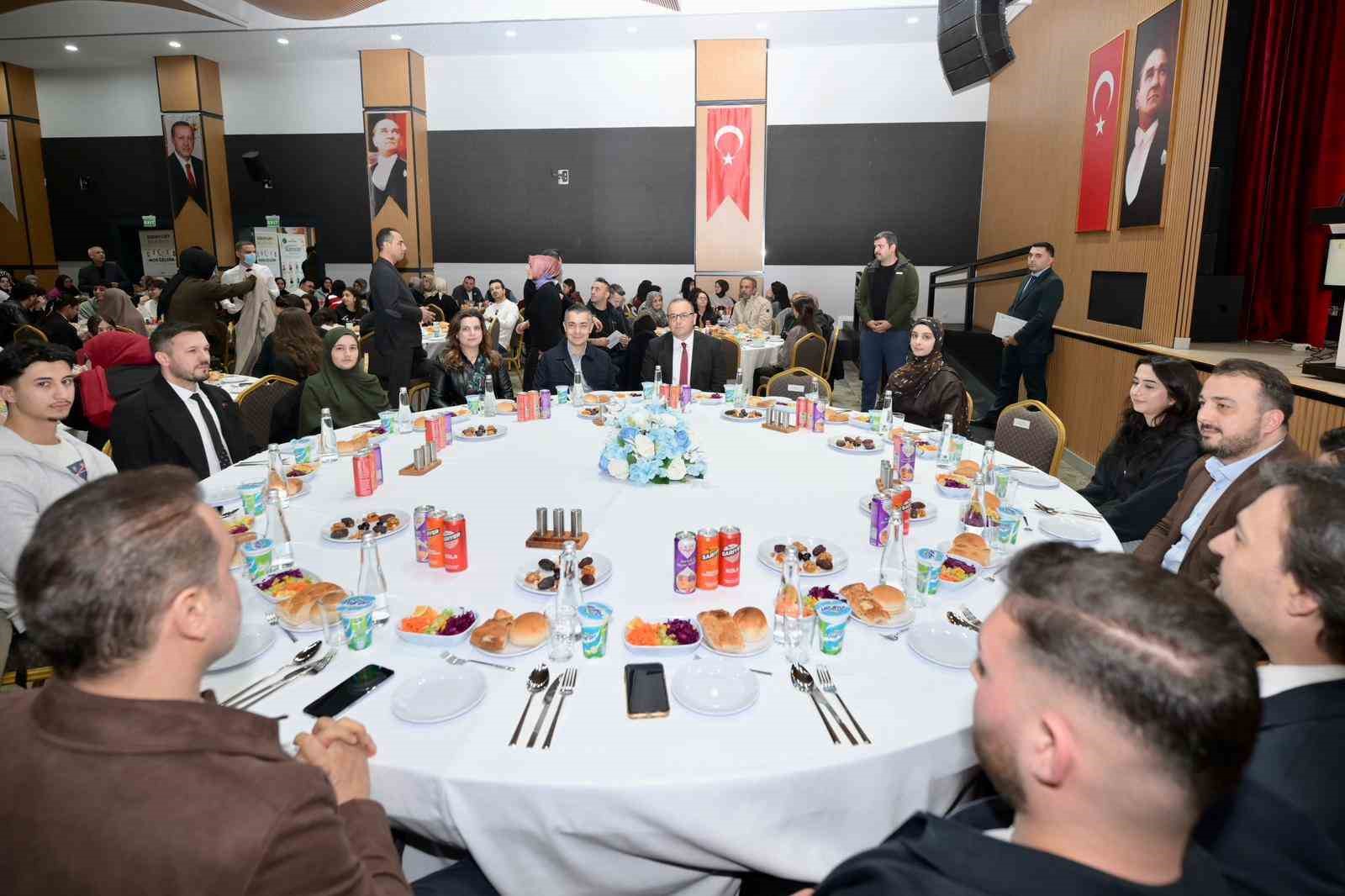 Esenyurt Belediye Başkan Vekili Aksoy’dan gençlere yönelik yatırım atağı
Esenyurt Belediye Başkan Vekili Aksoy’dan gençlere yönelik yatırım atağı