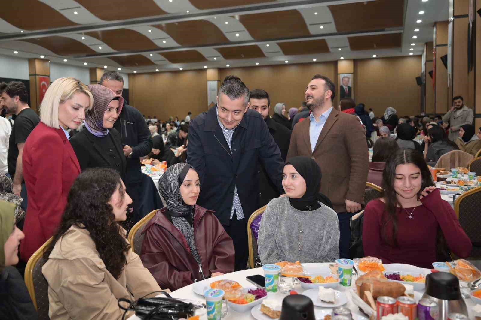 Esenyurt Belediye Başkan Vekili Aksoy’dan gençlere yönelik yatırım atağı
Esenyurt Belediye Başkan Vekili Aksoy’dan gençlere yönelik yatırım atağı