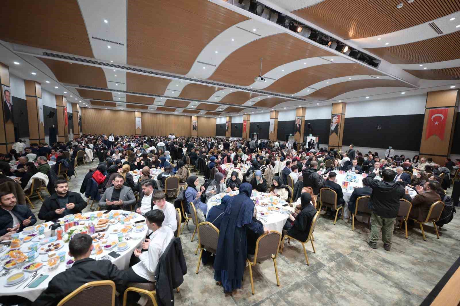 Esenyurt Belediye Başkan Vekili Aksoy’dan gençlere yönelik yatırım atağı
Esenyurt Belediye Başkan Vekili Aksoy’dan gençlere yönelik yatırım atağı