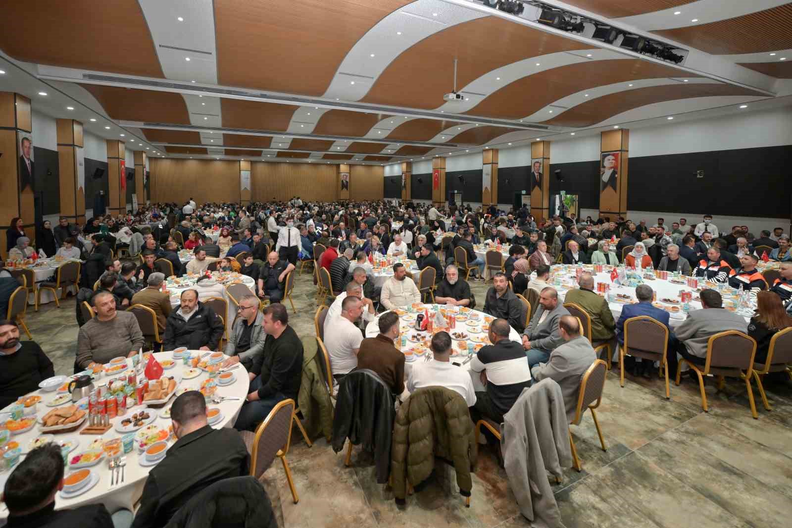 Esenyurt Belediye Başkan Vekili Can Aksoy, belediye personeli ile iftar programında bir araya geldi
