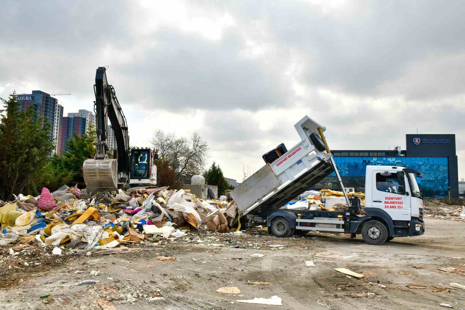 Esenyurt Belediyesi, kaba atıkları geri dönüşüme kazandırıyor
