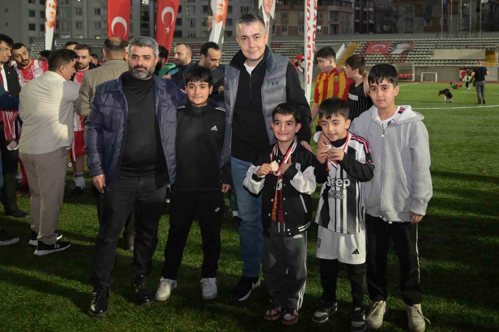 Esenyurt Belediyesi Mahalleler Arası Futbol Turnuvası’nın kazananı dostluk oldu
