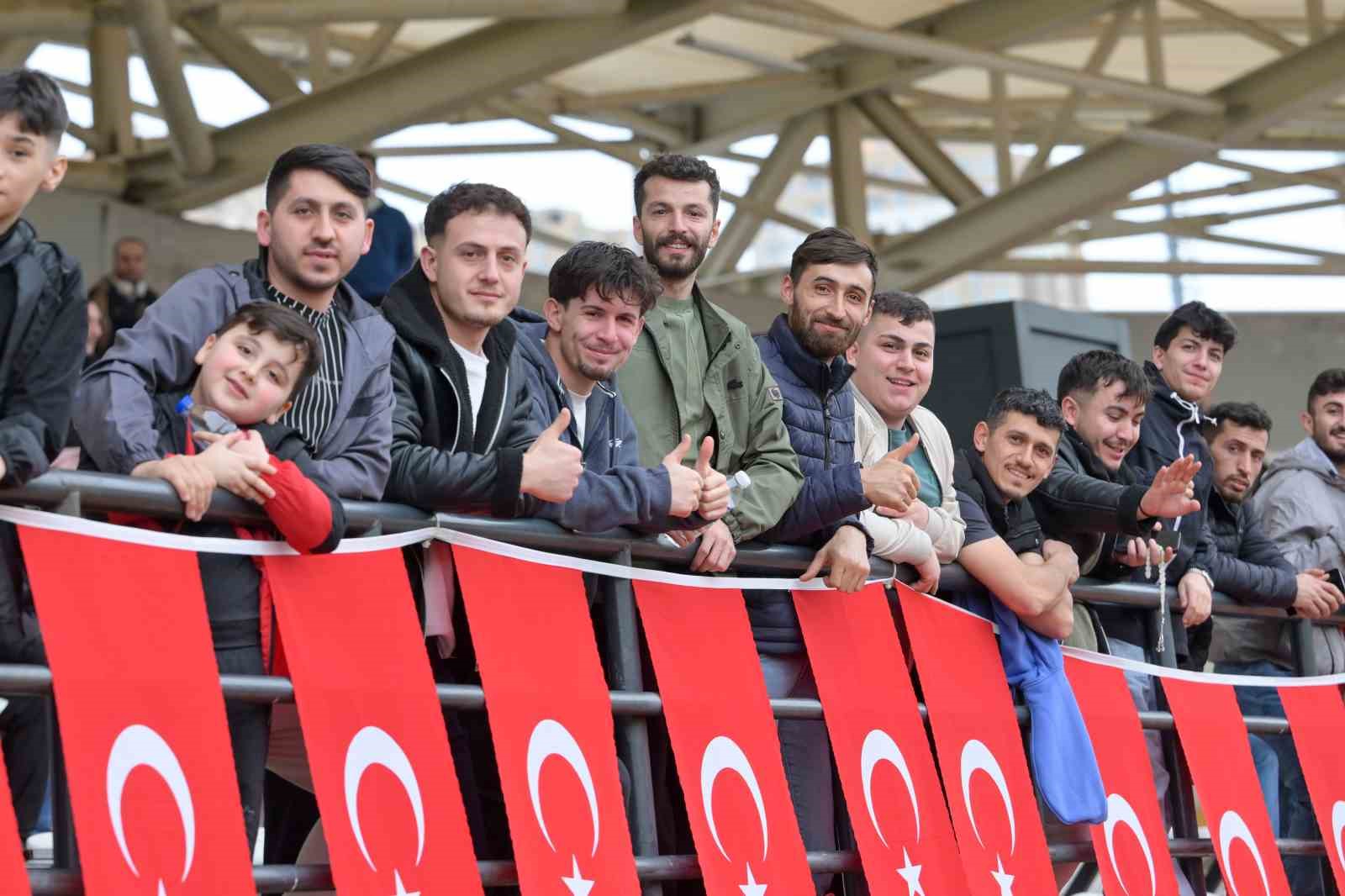 Esenyurt Belediyesi Mahalleler Arası Futbol Turnuvası’nın kazananı dostluk oldu
