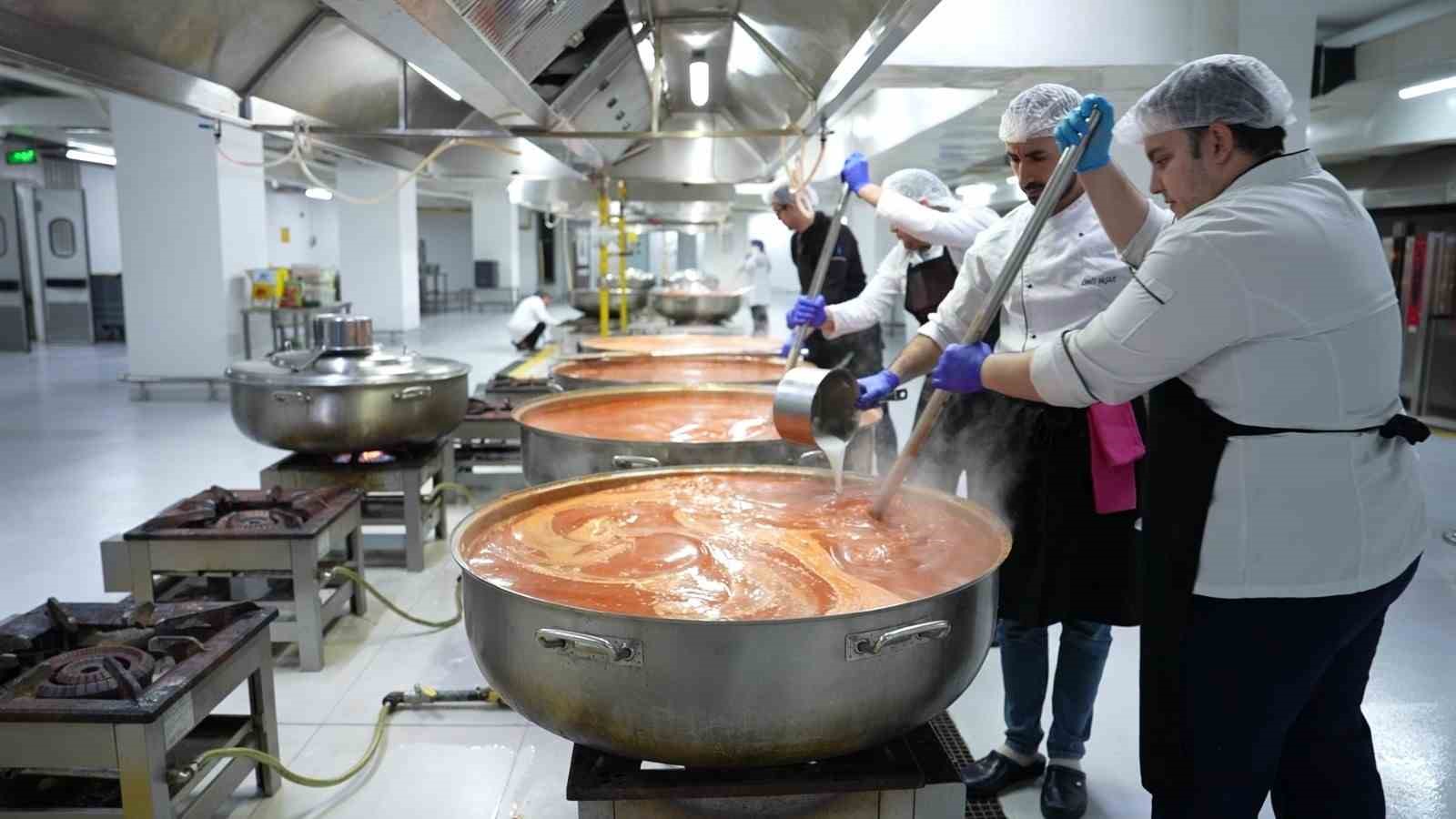 Esenyurt Belediyesi Ramazan ayı boyunca vatandaşlara yemek desteği sağlıyor
Esenyurt Belediyesi Ramazan ayı boyunca vatandaşlara yemek desteği sağlıyor